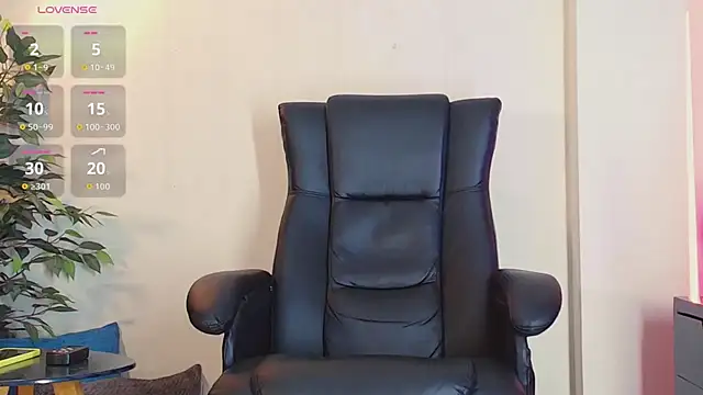Snapshot of HenryBenso chatting on September 22, 6:14 pm HenryBenso online show from September 22, 6:14 pm