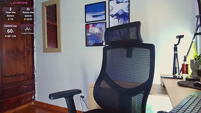 Snapshot of HenryBenso chatting on November 12, 9:57 am HenryBenso online show from November 12, 9:57 am