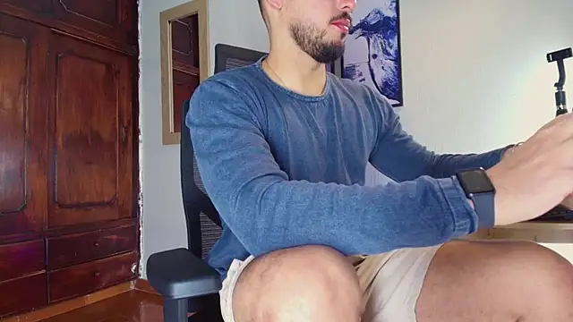 Snapshot of HenryBenso chatting on November 7, 10:09 am HenryBenso online show from November 7, 10:09 am