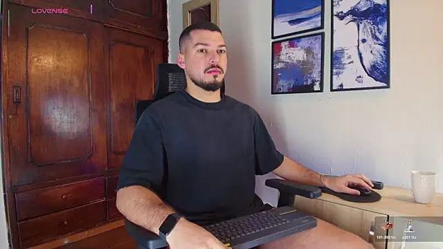 Snapshot of HenryBenso chatting on November 22, 9:52 am HenryBenso online show from November 22, 9:52 am