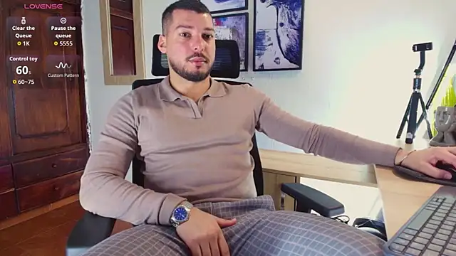 Snapshot of HenryBenso chatting on October 29, 6:18 pm HenryBenso online show from October 29, 6:18 pm