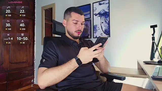 Snapshot of HenryBenso chatting on October 30, 5:54 pm HenryBenso online show from October 30, 5:54 pm