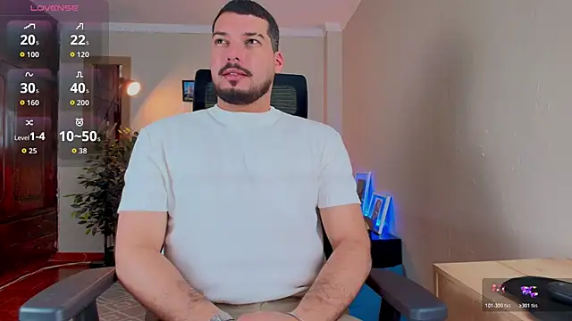 Snapshot of HenryBenso chatting on July 15, 7:32 pm HenryBenso online show from July 15, 7:32 pm