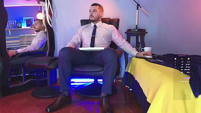 Snapshot of HenryBenso chatting on February 10, 11:25 am HenryBenso online show from February 10, 11:25 am