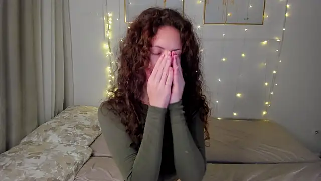 Snapshot of RubyAttwood chatting on November 6, 9:52 pm RubyAttwood online show from November 6, 9:52 pm