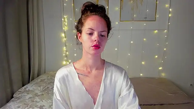 Snapshot of RubyAttwood chatting on December 2, 10:44 pm RubyAttwood online show from December 2, 10:44 pm