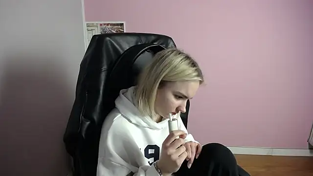 viktoria lovely online show from March 27, 8:26 am