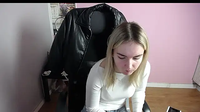 viktoria lovely online show from February 11, 6:35 am