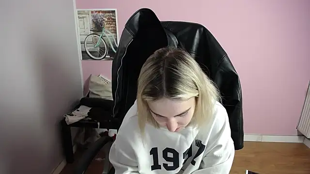 viktoria lovely online show from May 8, 6:06 am