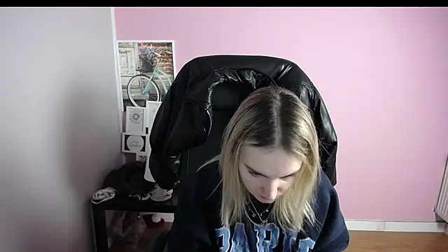 viktoria lovely online show from February 5, 6:31 am