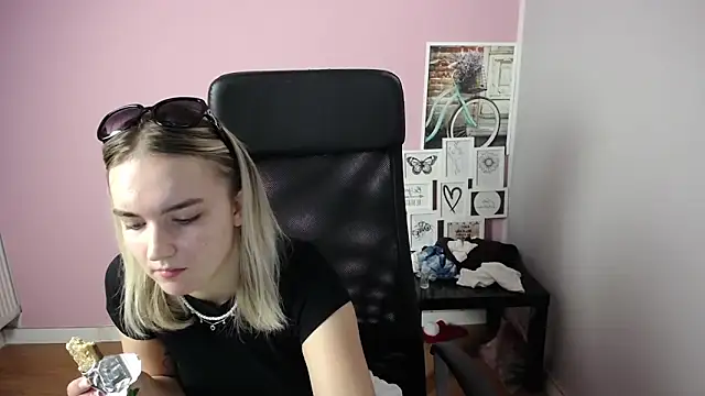 viktoria lovely online show from September 20, 9:25 am