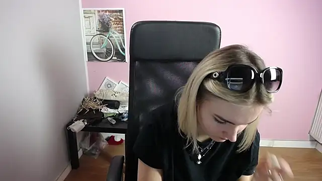 viktoria lovely online show from June 19, 7:36 am