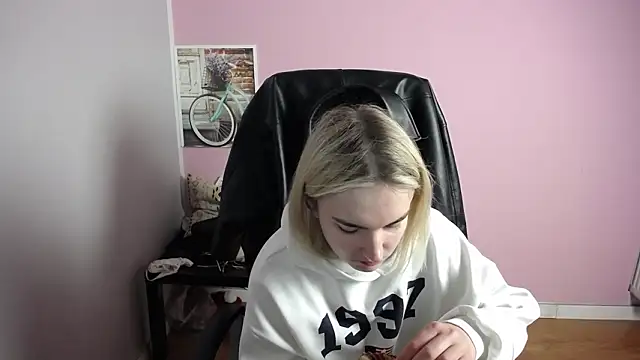 viktoria lovely online show from March 27, 8:11 am