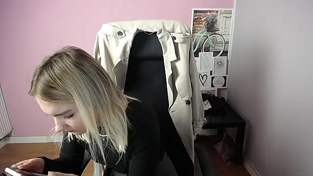 viktoria lovely online show from October 6, 7:09 am