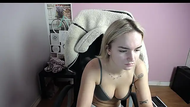 viktoria lovely online show from December 4, 9:41 am