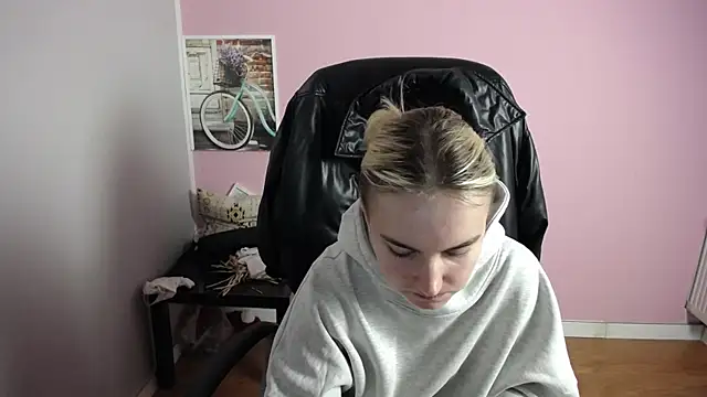 viktoria lovely online show from April 2, 7:15 am