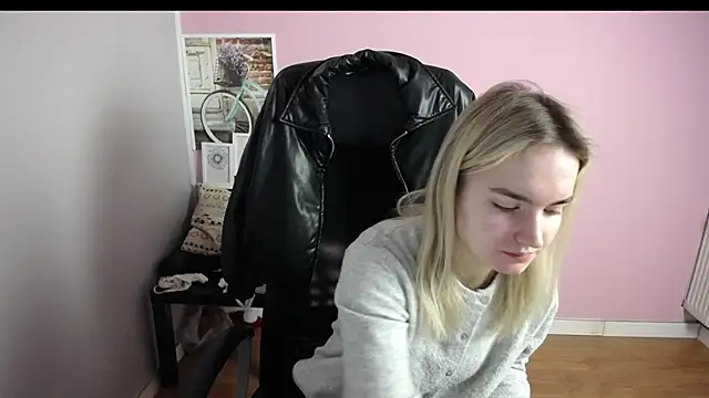 viktoria lovely online show from February 12, 7:30 am