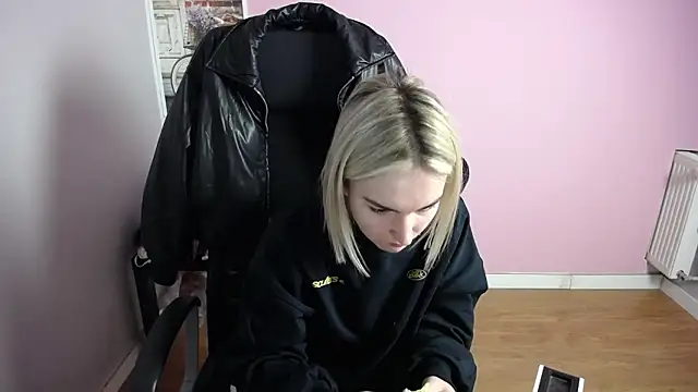 viktoria lovely online show from February 17, 6:33 am