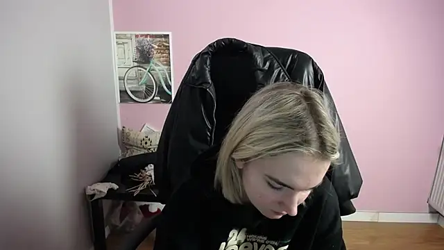 viktoria lovely online show from April 10, 6:20 am