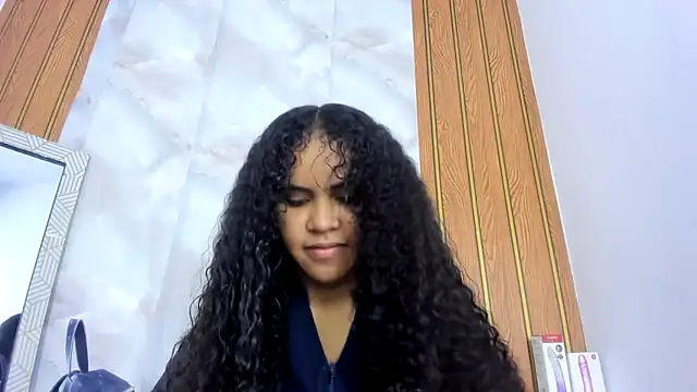 Snapshot of makena18 chatting on October 2, 2:31 pm makena18 online show from October 2, 2:31 pm