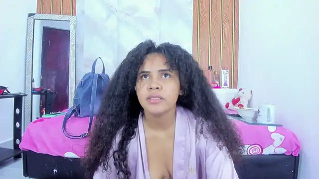 Snapshot of makena18 chatting on October 4, 1:45 pm makena18 online show from October 4, 1:45 pm