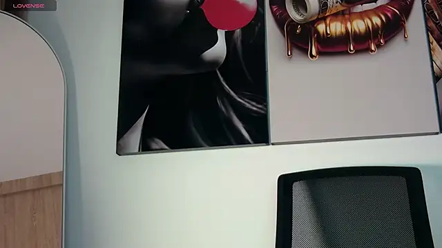 aidaadams online show from December 5, 11:20 am