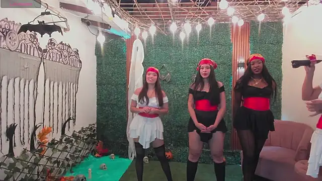 aidaadams online show from October 31, 4:20 am