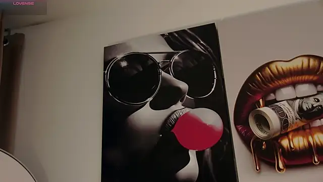 aidaadams online show from December 3, 11:20 am