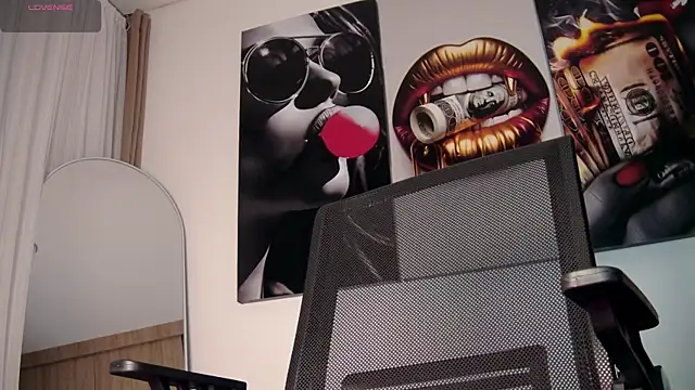 aidaadams online show from December 22, 10:04 am