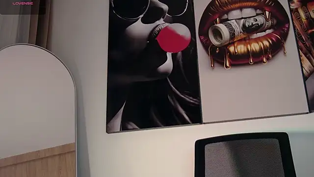 aidaadams online show from December 19, 10:50 am