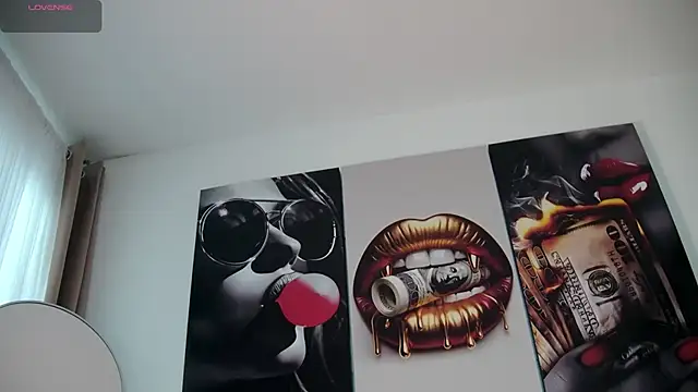 aidaadams online show from December 17, 11:37 am