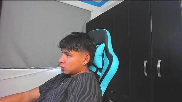 Snapshot of Bray_Kevin chatting on October 30, 6:05 pm Bray Kevin online show from October 30, 6:05 pm