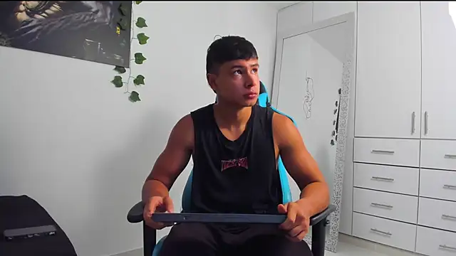 Snapshot of Bray_Kevin chatting on February 27, 11:48 pm Bray Kevin online show from February 27, 11:48 pm