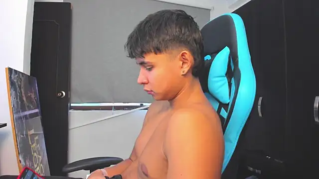 Snapshot of Bray_Kevin chatting on November 2, 8:03 pm Bray Kevin online show from November 2, 8:03 pm