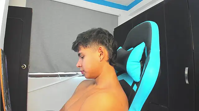 Snapshot of Bray_Kevin chatting on November 5, 6:00 pm Bray Kevin online show from November 5, 6:00 pm