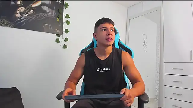 Snapshot of Bray_Kevin chatting on February 22, 5:02 pm Bray Kevin online show from February 22, 5:02 pm