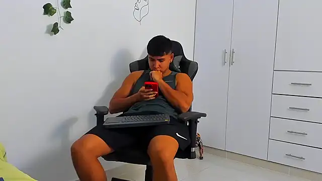 Snapshot of Bray_Kevin chatting on December 14, 10:59 pm Bray Kevin online show from December 14, 10:59 pm