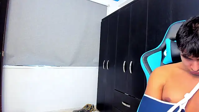 Snapshot of Bray_Kevin chatting on October 14, 5:57 pm Bray Kevin online show from October 14, 5:57 pm