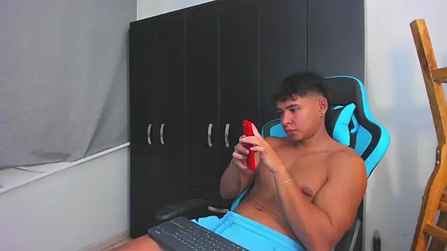 Snapshot of Bray_Kevin chatting on November 27, 4:24 am Bray Kevin online show from November 27, 4:24 am