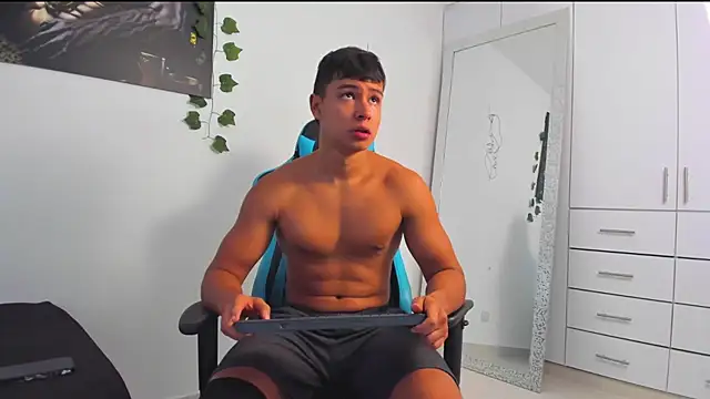 Snapshot of Bray_Kevin chatting on March 7, 4:44 pm Bray Kevin online show from March 7, 4:44 pm