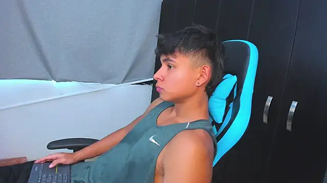 Snapshot of Bray_Kevin chatting on November 19, 9:37 pm Bray Kevin online show from November 19, 9:37 pm