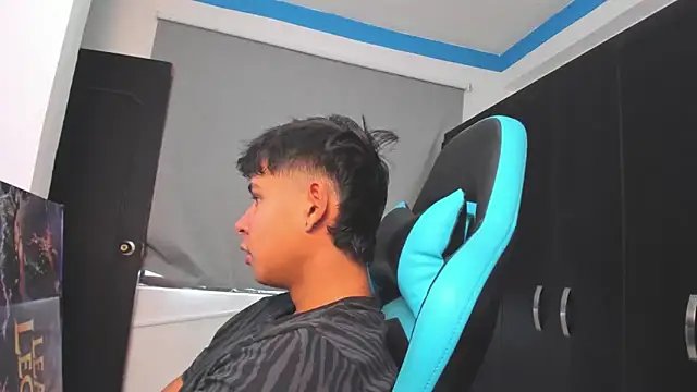 Snapshot of Bray_Kevin chatting on October 31, 5:20 pm Bray Kevin online show from October 31, 5:20 pm