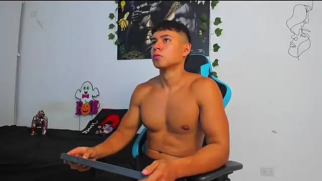 Snapshot of Bray_Kevin chatting on February 22, 11:57 pm Bray Kevin online show from February 22, 11:57 pm