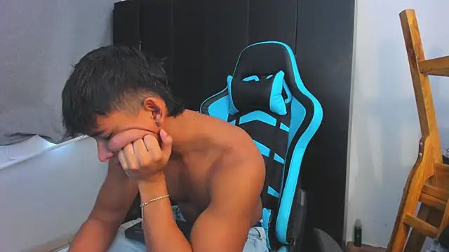 Snapshot of Bray_Kevin chatting on November 23, 3:33 pm Bray Kevin online show from November 23, 3:33 pm