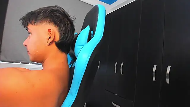 Snapshot of Bray_Kevin chatting on October 22, 5:01 pm Bray Kevin online show from October 22, 5:01 pm