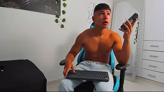 Snapshot of Bray_Kevin chatting on March 8, 3:28 am Bray Kevin online show from March 8, 3:28 am