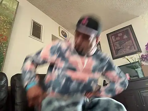 Snapshot of MrDickUdown24_7 chatting on March 15, 8:21 pm MrDickUdown24 7 online show from March 15, 8:21 pm