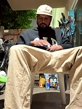 Snapshot of MrDickUdown24_7 chatting on November 5, 8:28 am MrDickUdown24 7 online show from November 5, 8:28 am