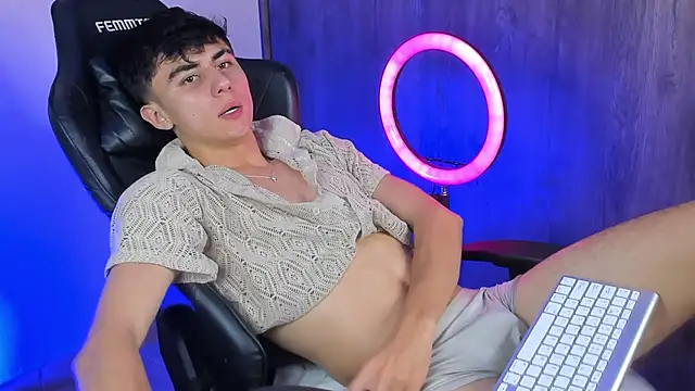 Demian cute18 online show from February 25, 8:14 am