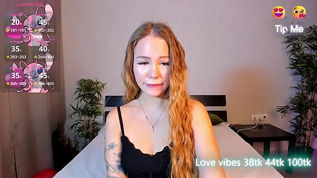 Snapshot of Tracy-Taylor chatting on February 28, 12:43 am Tracy-Taylor online show from February 28, 12:43 am